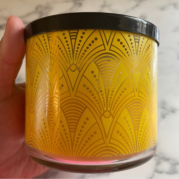 Bath&body works hot buttered rum candle 14.5oz - Picture 3 of 5